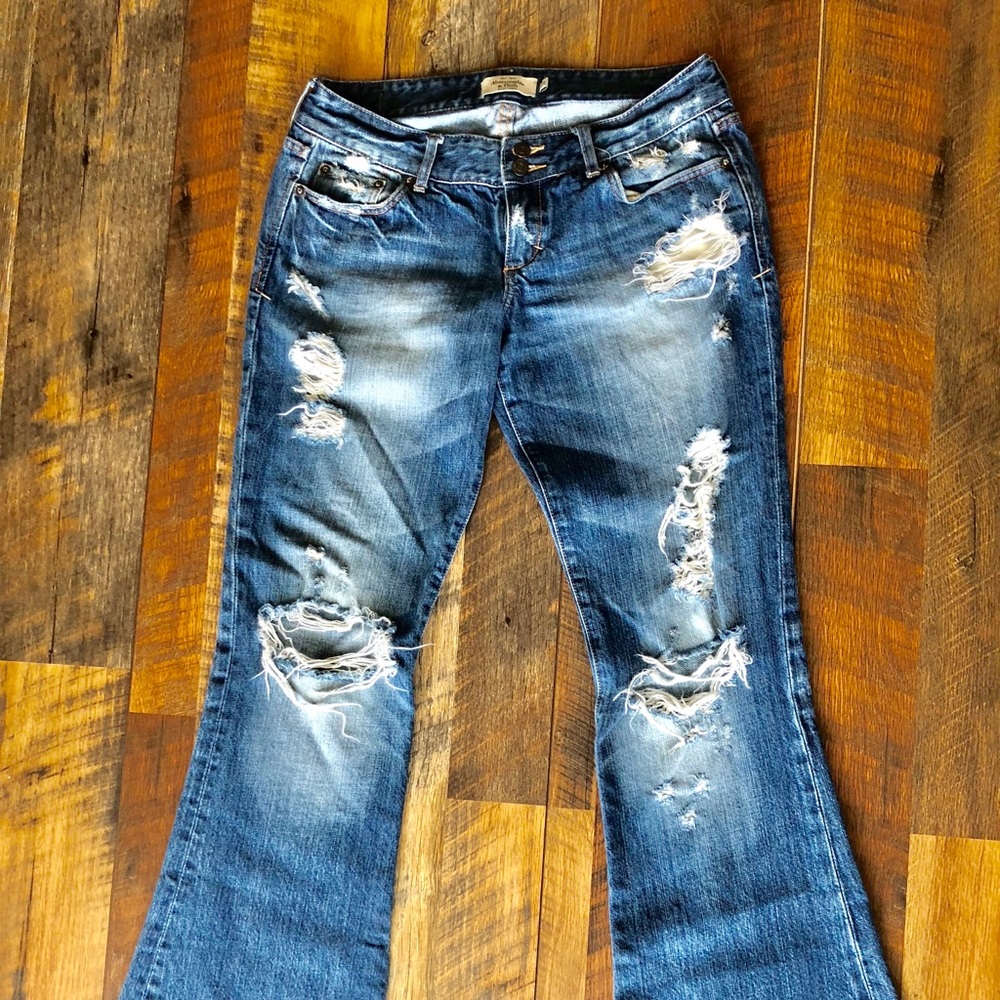 Abercrombie & Fitch distressed jeans. Ladies 4R